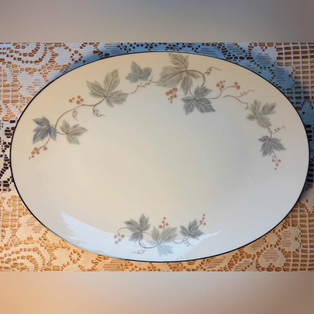 🍇Vintage Sango Japan "Claire" Serving Platter - Blue & Green Grape Vine🌿60s/70s
